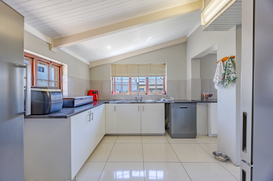5 Bedroom Property for Sale in Bothasig Western Cape